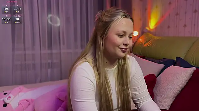 Estella Elwood online show from March 3, 2026, 7:53 pm