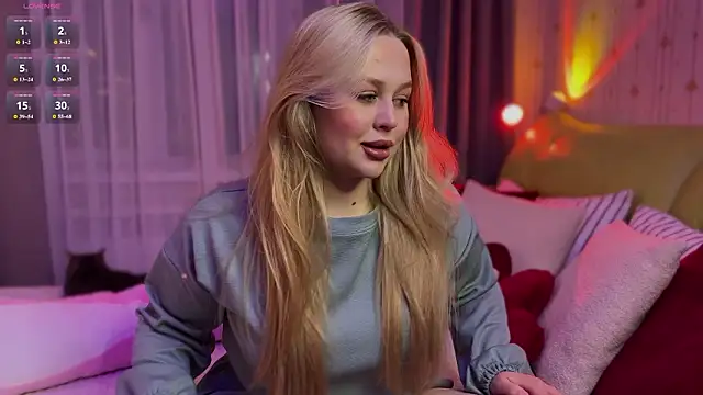 Estella Elwood online show from March 6, 2026, 11:01 pm