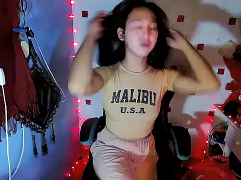 Nathalie Smith19 online show from September 19, 2025, 12:02 am