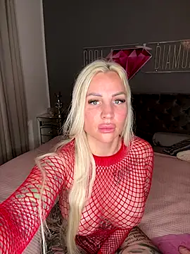 Snapshot of CoraDiamond chatting on December 4, 2025, 7:17 am CoraDiamond online show from December 4, 2025, 7:17 am