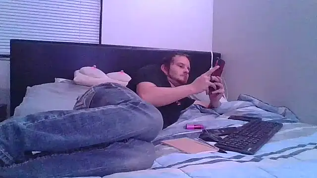 Snapshot of Eclipticice94 chatting on October 30, 2025, 4:25 am Eclipticice94 online show from October 30, 2025, 4:25 am