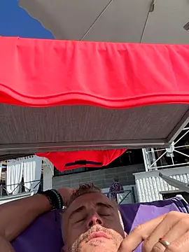 Snapshot of Axl_hot chatting on September 19, 2025, 12:17 pm Axl hot online show from September 19, 2025, 12:17 pm