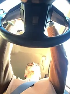 Axl hot online show from March 27, 2026, 4:40 pm