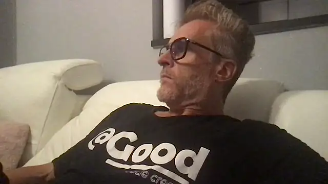 Axl hot online show from July 20, 2026, 8:33 pm