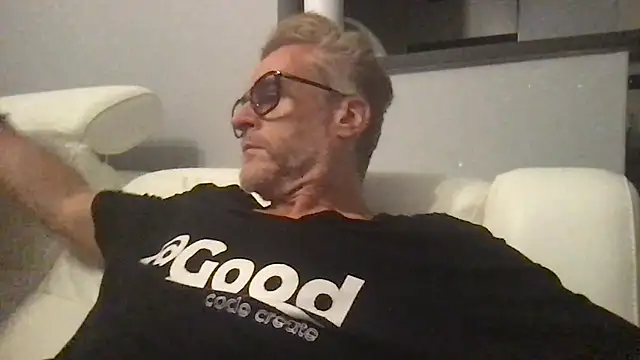 Axl hot online show from July 21, 2026, 9:06 pm