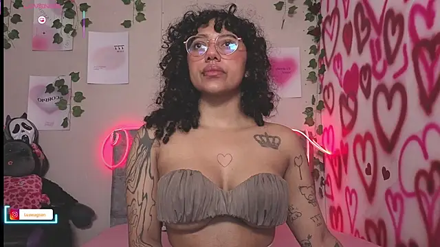 LuckySwagson online show from November 14, 2025, 1:04 am