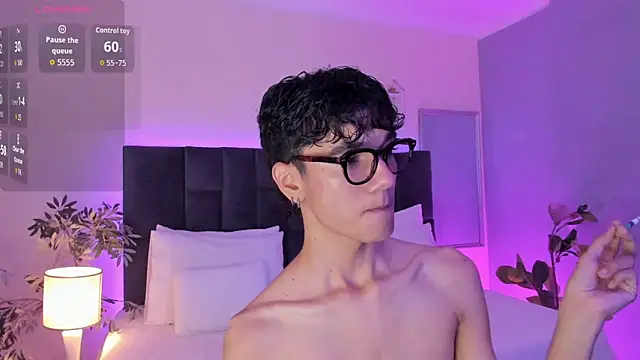 Phillicious   online show from November 12, 2025, 11:25 pm