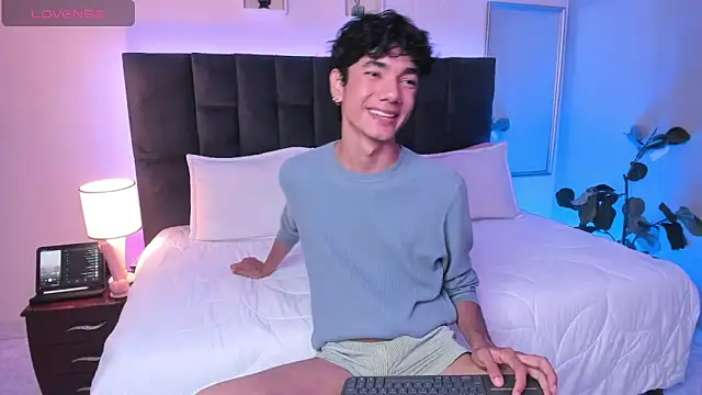 Phillicious   online show from May 29, 2026, 11:58 pm