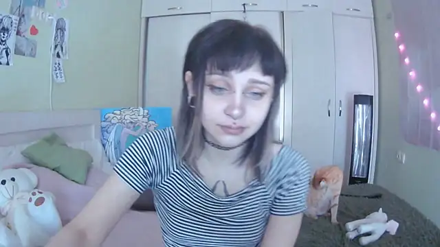 SineKiraReal online show from October 4, 2025, 7:28 am