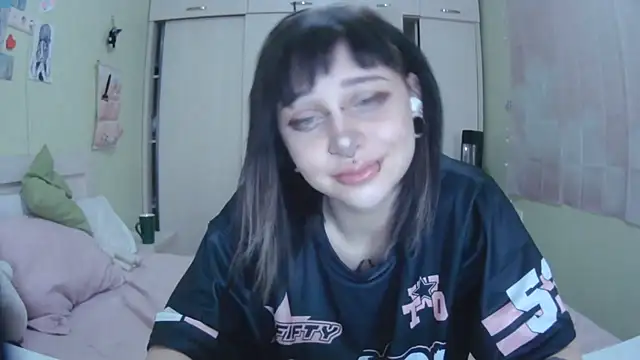 SineKiraReal online show from October 6, 2025, 11:07 am