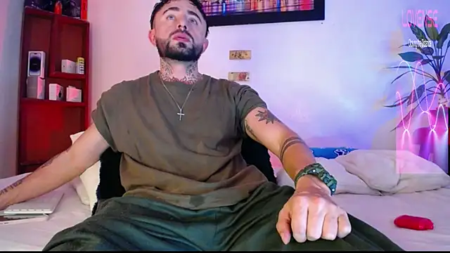 Edwardjonnes online show from April 8, 2026, 3:17 am