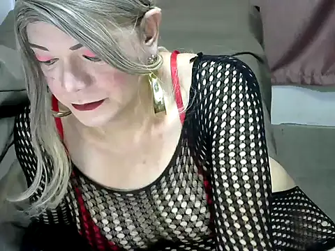 CREAMY BANANA online show from October 13, 2025, 10:48 am