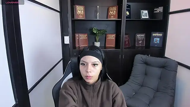 IvonnePrince  online show from October 4, 2025, 12:47 pm
