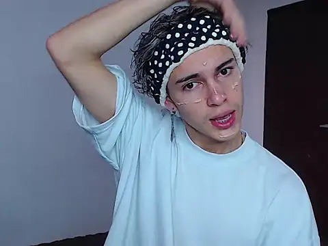 john vichenso online show from October 28, 2025, 10:01 pm