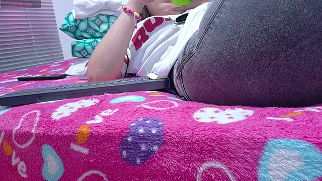 Alhara Luna online show from April 14, 2026, 1:00 am