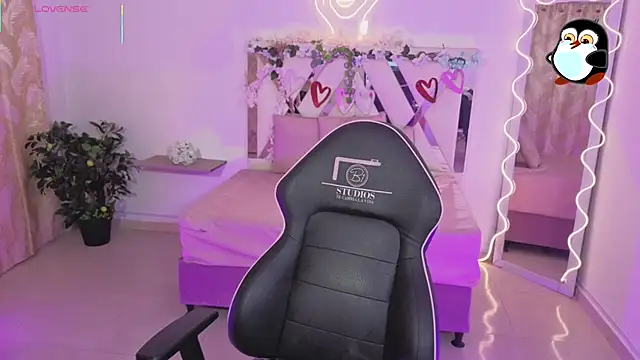 ZURY TAY online show from November 23, 2025, 11:54 am