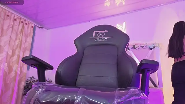 ZURY TAY online show from March 28, 2026, 11:43 am