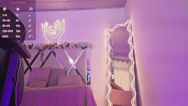ZURY TAY online show from May 12, 2026, 3:09 pm