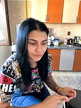 MiaKiittyy online show from September 24, 2025, 1:47 pm