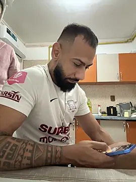 MiaKiittyy online show from October 21, 2025, 8:53 pm