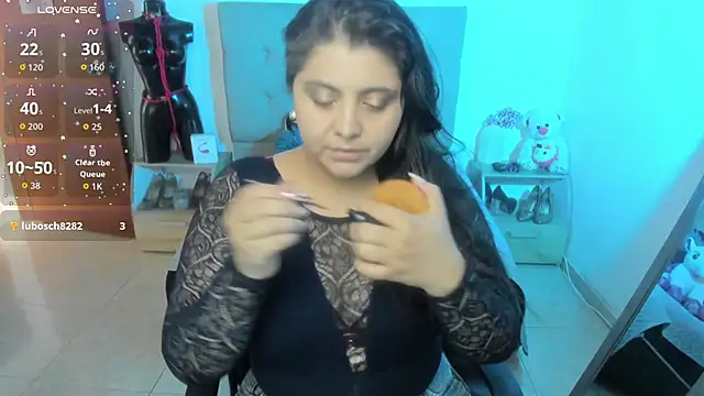 TifanyAmazinng online show from December 18, 2025, 12:33 pm