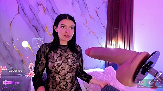 alicecute77 online show from April 15, 2026, 7:58 pm