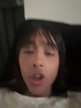 Snapshot of Aleja_ruizz chatting on November 5, 2025, 9:59 pm Aleja ruizz online show from November 5, 2025, 9:59 pm