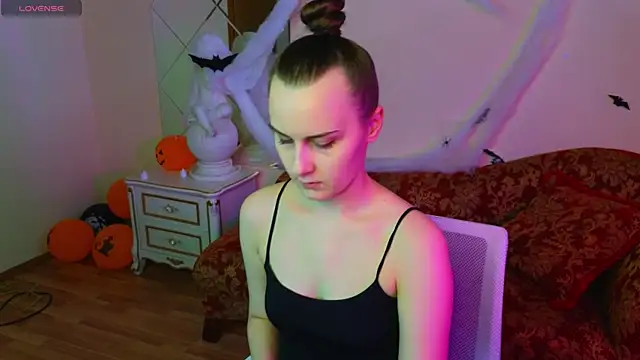 Snapshot of Kelly_Cartier chatting on November 1, 2025, 11:34 am Kelly Cartier online show from November 1, 2025, 11:34 am