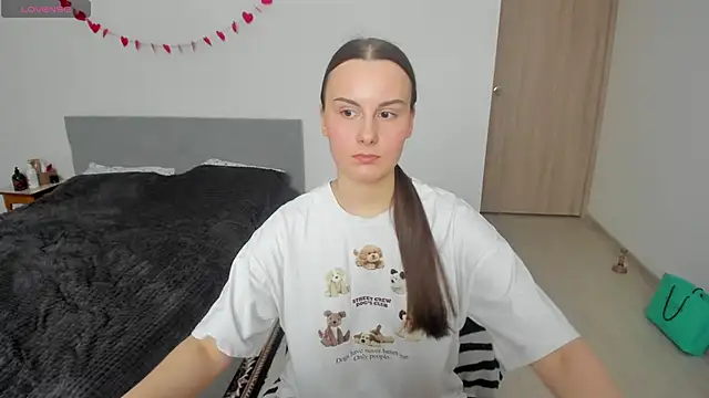 Kelly Cartier online show from February 17, 2026, 12:01 pm