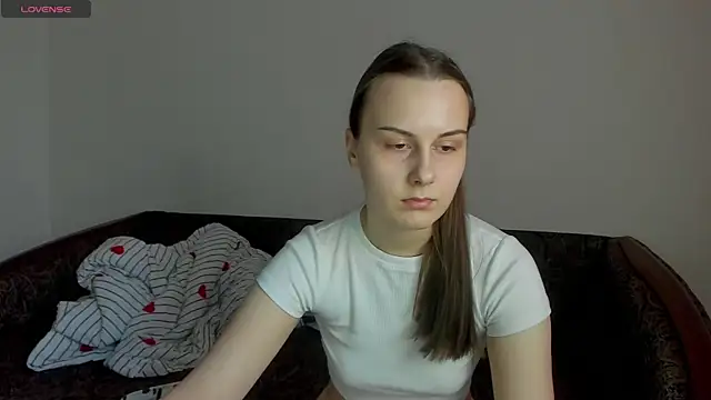 Kelly Cartier online show from April 20, 2026, 1:25 pm