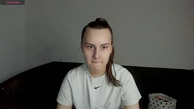 Kelly Cartier online show from April 21, 2026, 2:45 pm