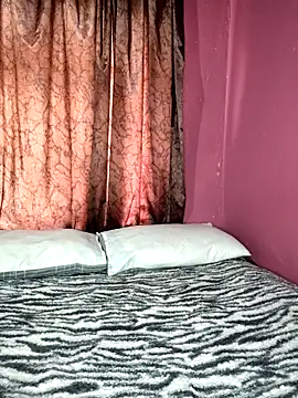 BrownRoxxane6 online show from October 29, 2025, 11:01 am