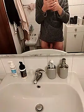 Snapshot of Baldassarre1990 chatting on October 25, 2025, 11:21 pm Baldassarre1990 online show from October 25, 2025, 11:21 pm