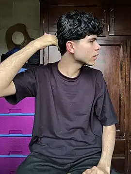 Axel-Mejia online show from November 11, 2025, 12:38 pm