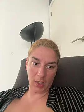 hottyFcup online show from June 28, 2026, 12:22 pm