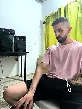 giannis090 online show from November 28, 2025, 8:33 pm