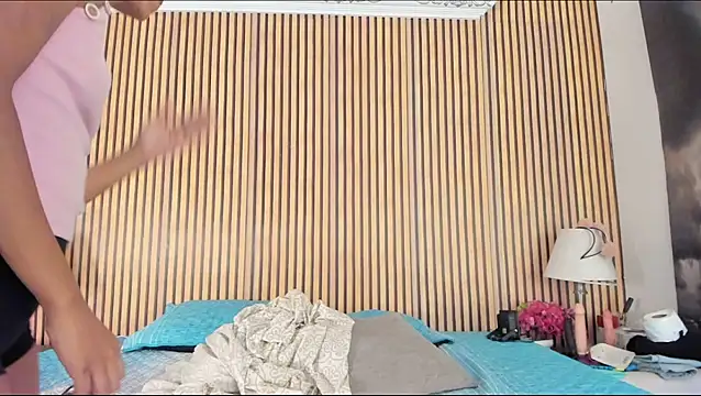 keeyla stone online show from October 28, 2025, 9:17 pm