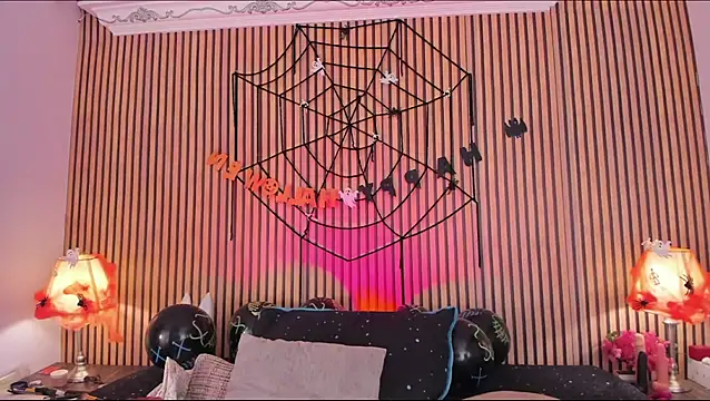 keeyla stone online show from October 30, 2025, 10:43 pm