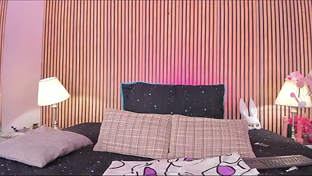 keeyla stone online show from November 3, 2025, 8:32 pm