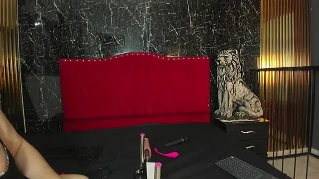 VanessaHard as online show from March 9, 2026, 3:32 am