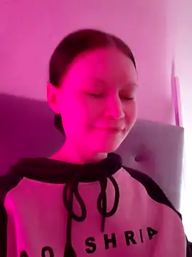 DragonFoxie online show from November 14, 2025, 4:38 pm