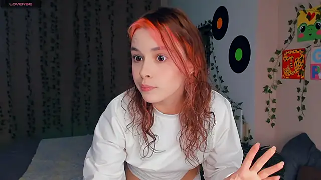 Snapshot of VedaSchulz chatting on February 4, 2026, 6:36 pm VedaSchulz online show from February 4, 2026, 6:36 pm