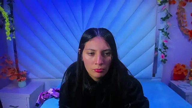  Luna Bennett online show from November 8, 2025, 11:43 am