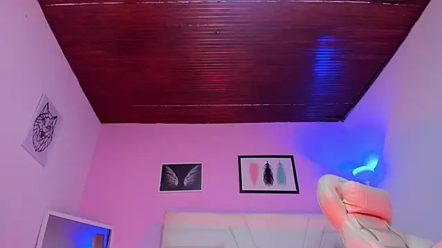 fressittalove01 online show from September 15, 2025, 3:01 pm