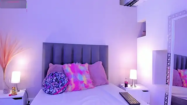 KendraChavez  online show from September 23, 2025, 8:45 pm