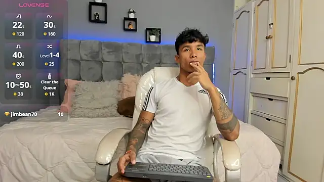 Snapshot of Frank98_ chatting on September 22, 2025, 7:49 pm Frank98 online show from September 22, 2025, 7:49 pm