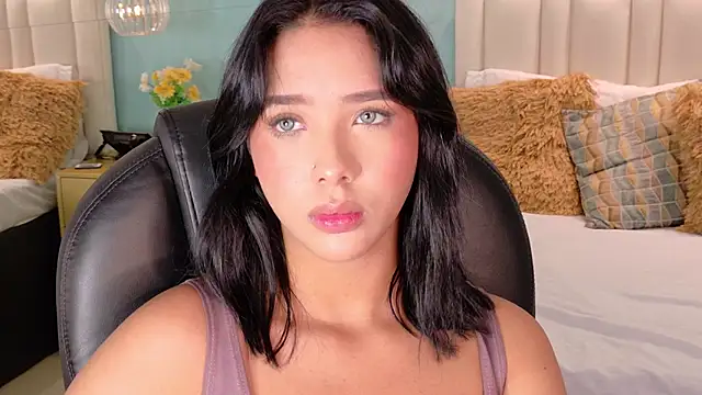 HilaryQueen online show from January 15, 2026, 2:32 pm