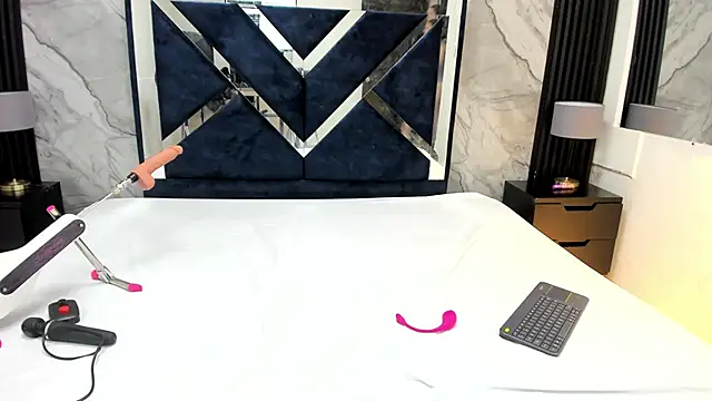 VioletRose as online show from May 16, 2026, 8:07 pm