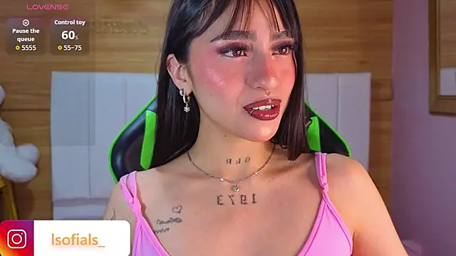 Abril Velvet a  online show from February 18, 2026, 7:43 pm