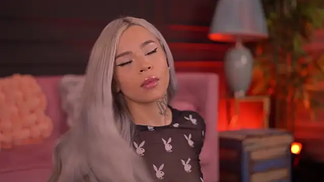 NickyBenz online show from November 8, 2025, 7:01 pm